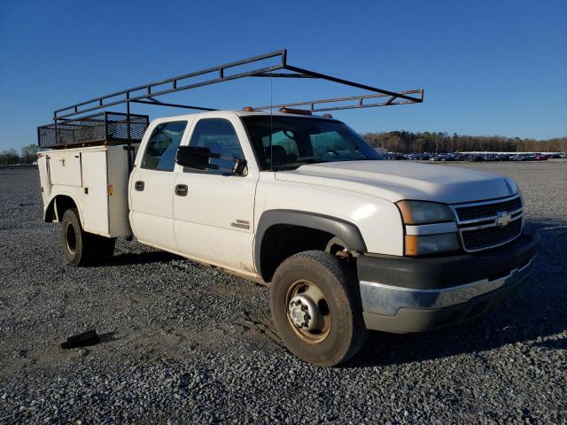 1GBJK33245F945989 - 2005 CHEVROLET SILVERADO K3500 WHITE photo 4