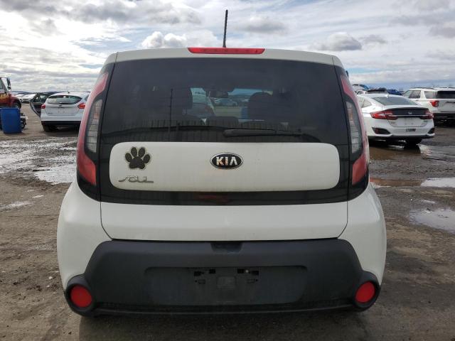 KNDJN2A25F7127733 - 2015 KIA SOUL WHITE photo 6