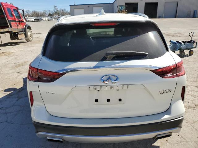 3PCAJ5CA0MF104370 - 2021 INFINITI QX50 ESSENTIAL WHITE photo 6