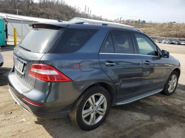 4JGDA5HBXCA040047 - 2012 MERCEDES-BENZ ML 350 4MATIC GRAY photo 3
