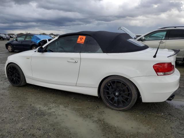 WBAUN93588VK39547 - 2008 BMW 135 I WHITE photo 2