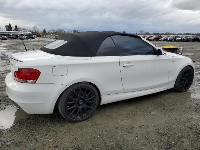 WBAUN93588VK39547 - 2008 BMW 135 I WHITE photo 3