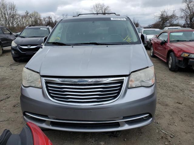 2C4RC1BG1DR743549 - 2013 CHRYSLER TOWN & COU TOURING ვერცხლისფერი ფოტო 5