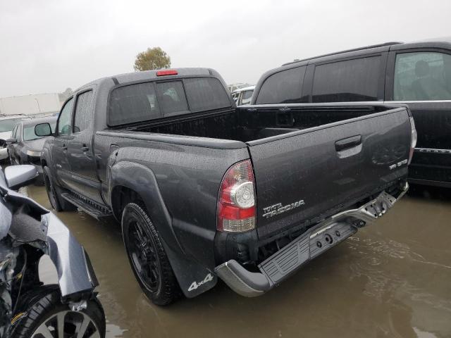 3TMMU4FN0BM037839 - 2011 TOYOTA TACOMA DOUBLE CAB LONG BED GRAY photo 2