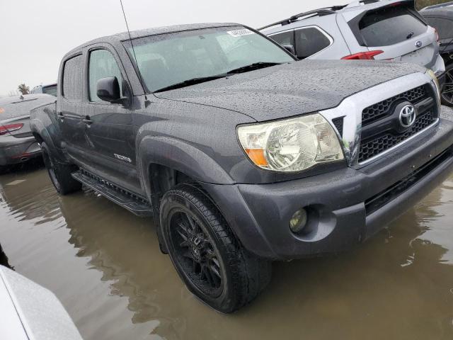 3TMMU4FN0BM037839 - 2011 TOYOTA TACOMA DOUBLE CAB LONG BED GRAY photo 4