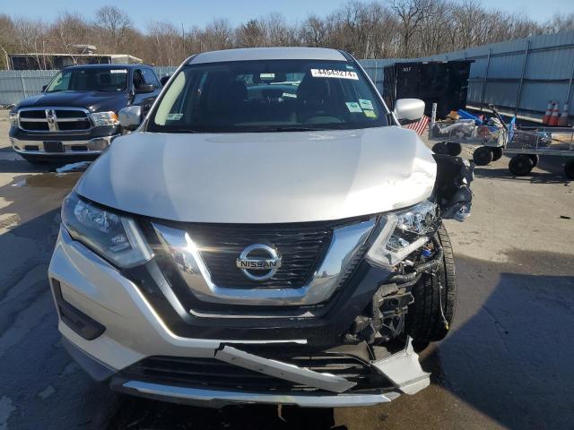 KNMAT2MV0HP560231 - 2017 NISSAN ROGUE S SILVER photo 5