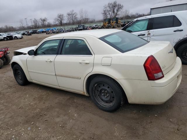 2C3JA43R25H583567 - 2005 CHRYSLER 300 WHITE photo 2