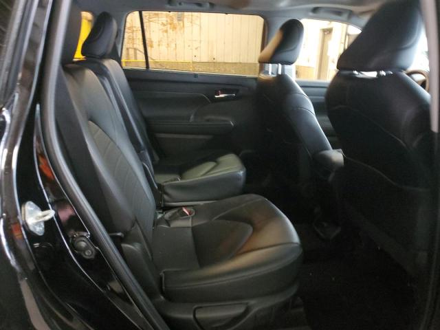 5TDGZRBH2NS257645 - 2022 TOYOTA HIGHLANDER XLE BLACK photo 11
