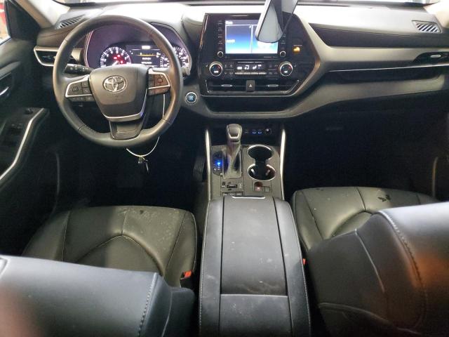 5TDGZRBH2NS257645 - 2022 TOYOTA HIGHLANDER XLE BLACK photo 8