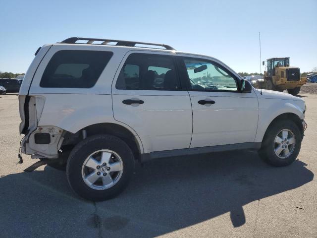 1FMCU03789KA44593 - 2009 FORD ESCAPE XLT WHITE photo 3