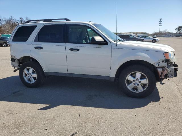 1FMCU03789KA44593 - 2009 FORD ESCAPE XLT WHITE photo 4