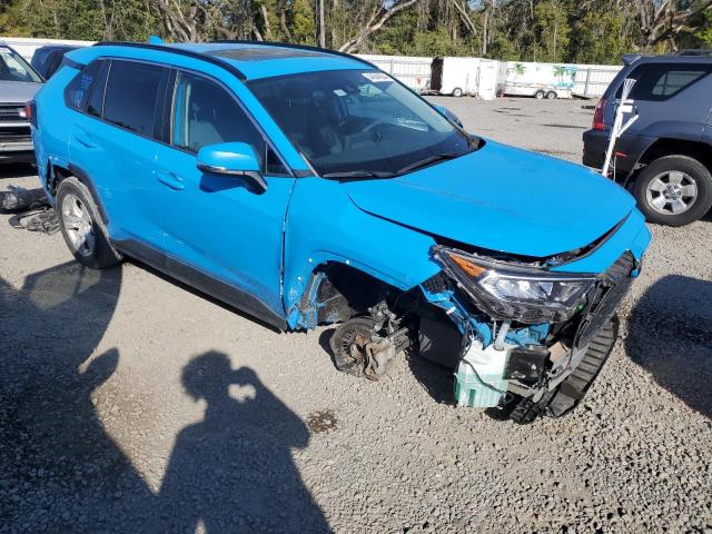 2T3W1RFV9LW069963 - 2020 TOYOTA RAV4 XLE BLUE photo 4