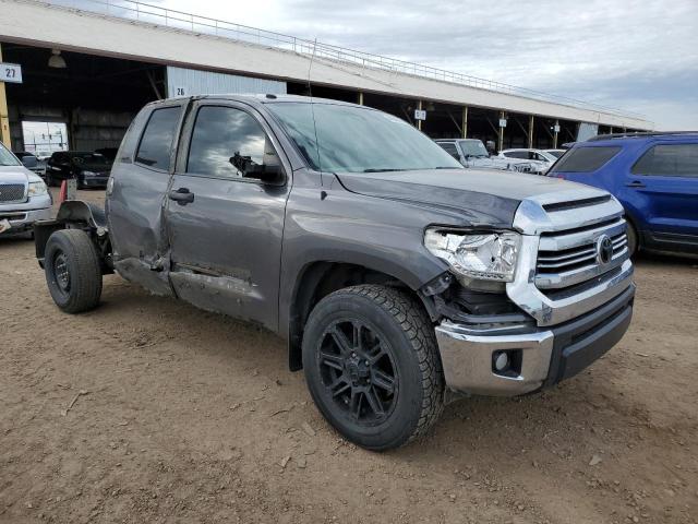 5TFRM5F1XHX118326 - 2017 TOYOTA TUNDRA DOUBLE CAB SR/SR5 CHARCOAL photo 4