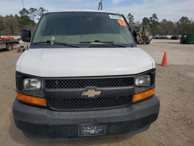 1GCWGAFF7H1109164 - 2017 CHEVROLET EXPRESS G2 WHITE photo 5