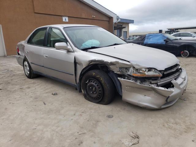 1HGCG5643WA156621 - 1998 HONDA ACCORD LX BEIGE photo 4