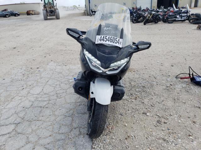 JH2SC7915KK100002 - 2019 HONDA GL1800 B TWO TONE photo 2