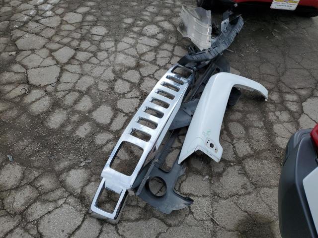 5GTEN13E098157359 - 2009 HUMMER H3 WHITE photo 12