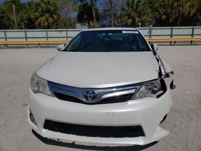 4T1BF1FK4EU423391 - 2014 TOYOTA CAMRY L WHITE photo 5