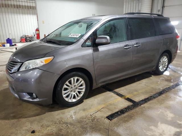 2011 TOYOTA SIENNA XLE, 