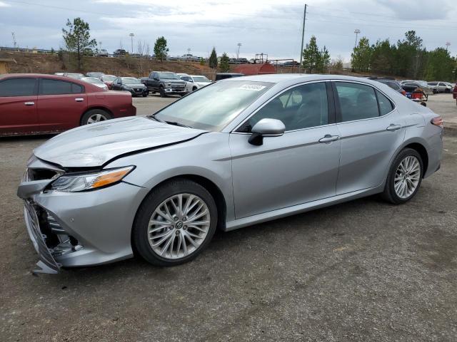 4T1B11HK9JU075545 - 2018 TOYOTA CAMRY L SILVER photo 1