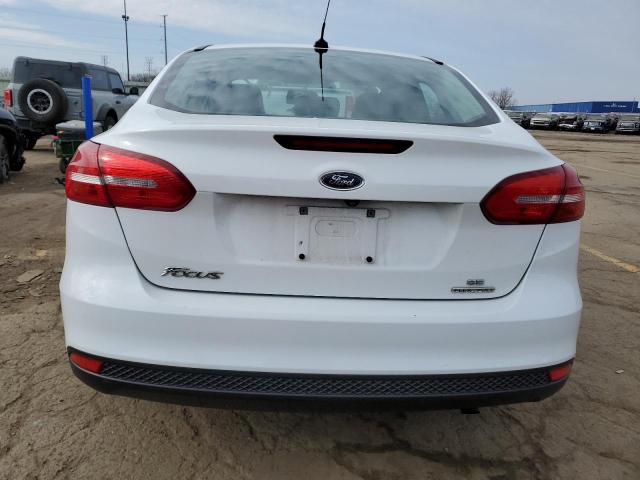 1FADP3F27FL332151 - 2015 FORD FOCUS SE WHITE photo 6