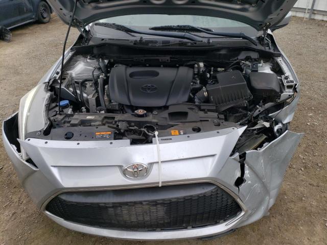 3MYDLBYV3KY505576 - 2019 TOYOTA YARIS L SILVER photo 11