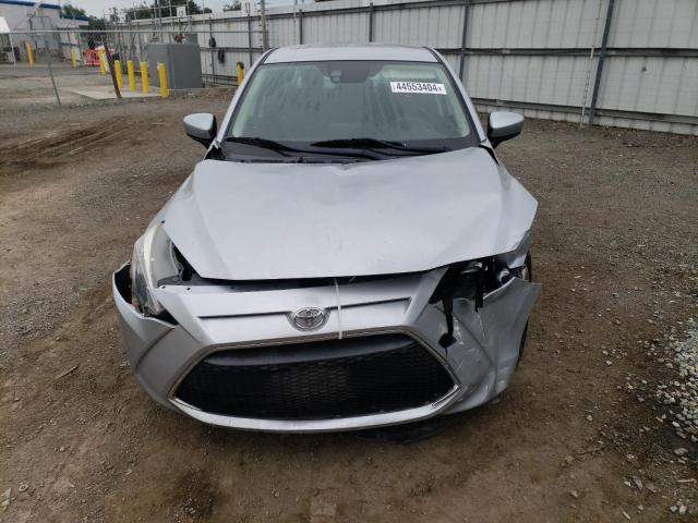 3MYDLBYV3KY505576 - 2019 TOYOTA YARIS L SILVER photo 5