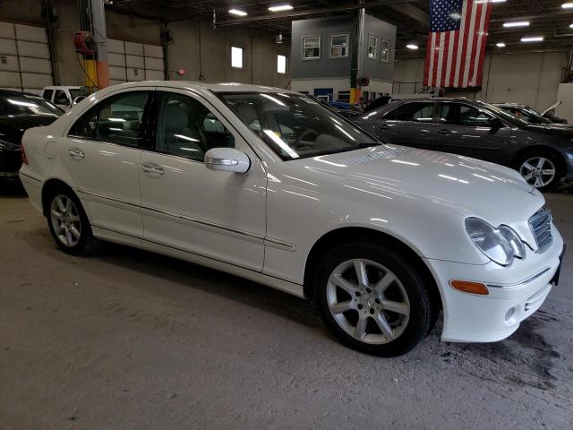 WDBRF92H67F928253 - 2007 MERCEDES-BENZ C 280 4MATIC WHITE photo 4