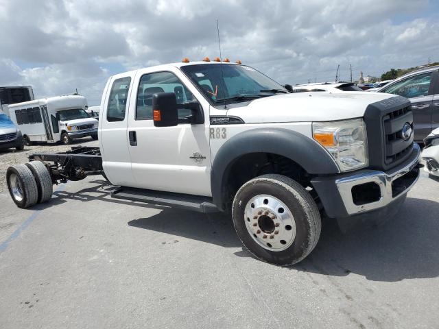 1FD0X5GT5DEB35973 - 2013 FORD F550 SUPER DUTY WHITE photo 4