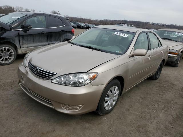 4T1BE30K15U516831 - 2005 TOYOTA CAMRY LE GOLD photo 1