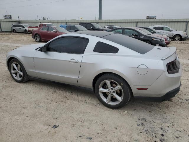 1ZVBP8AM9C5205678 - 2012 FORD MUSTANG SILVER photo 2