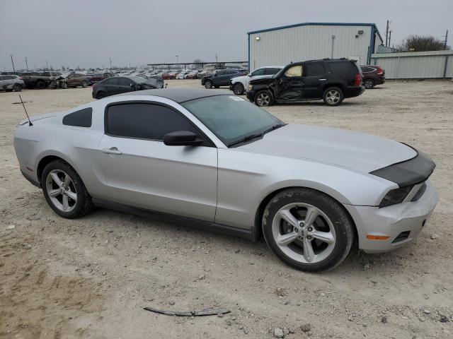 1ZVBP8AM9C5205678 - 2012 FORD MUSTANG SILVER photo 4