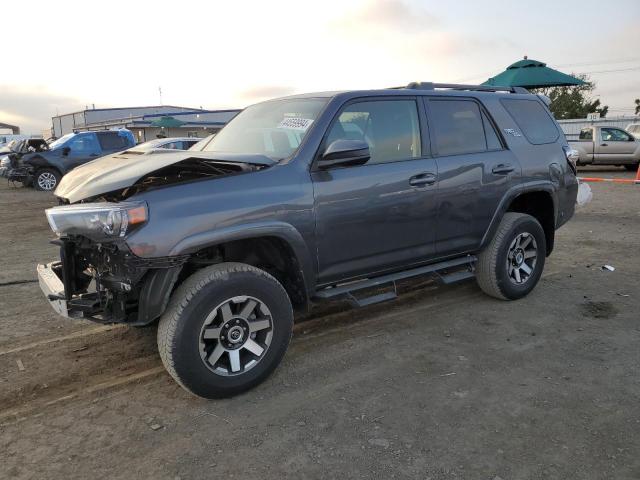 JTEPU5JRXP6165957 - 2023 TOYOTA 4RUNNER SE GRAY photo 1