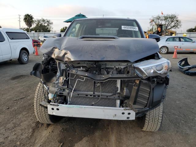 JTEPU5JRXP6165957 - 2023 TOYOTA 4RUNNER SE GRAY photo 5