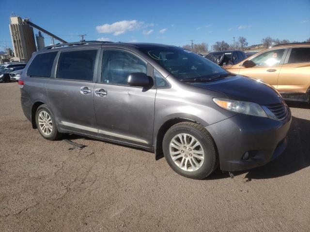 5TDYK3DC4CS186498 - 2012 TOYOTA SIENNA XLE GRAY photo 4