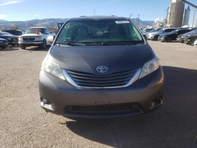 5TDYK3DC4CS186498 - 2012 TOYOTA SIENNA XLE GRAY photo 5