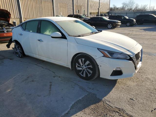 1N4BL4BV3KC106854 - 2019 NISSAN ALTIMA S WHITE photo 4