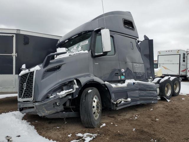 4V4WC9EH7NN603305 - 2022 VOLVO VNR GRAY photo 2