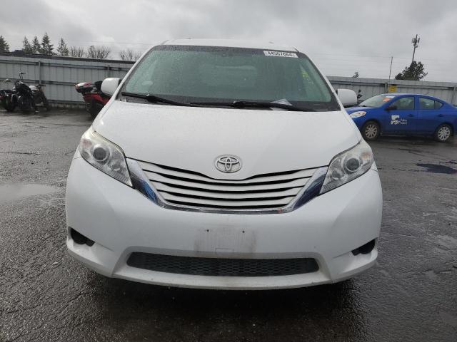 5TDKZ3DC8HS823269 - 2017 TOYOTA SIENNA LE WHITE photo 5