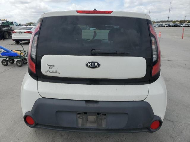 KNDJN2A2XF7172098 - 2015 KIA SOUL WHITE photo 6