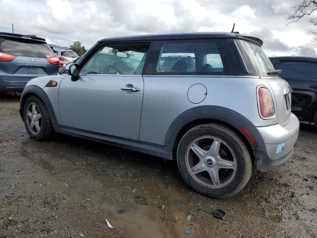 WMWMF33587TT52662 - 2007 MINI COOPER SILVER photo 2