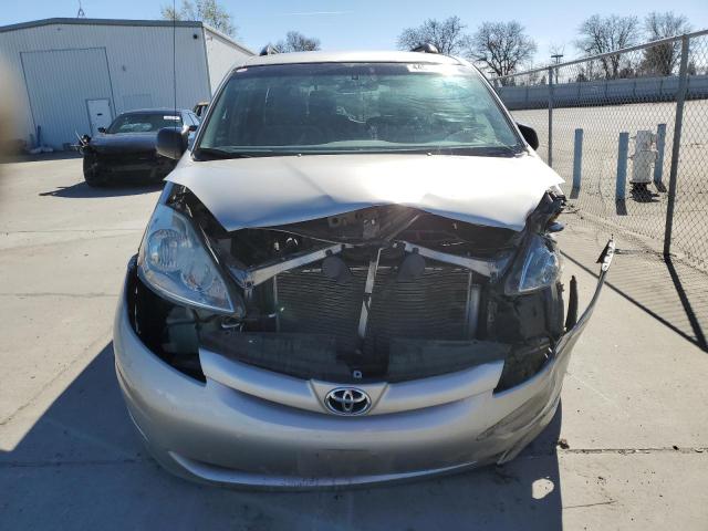 5TDZA23C26S409841 - 2006 TOYOTA SIENNA CE SILVER photo 5