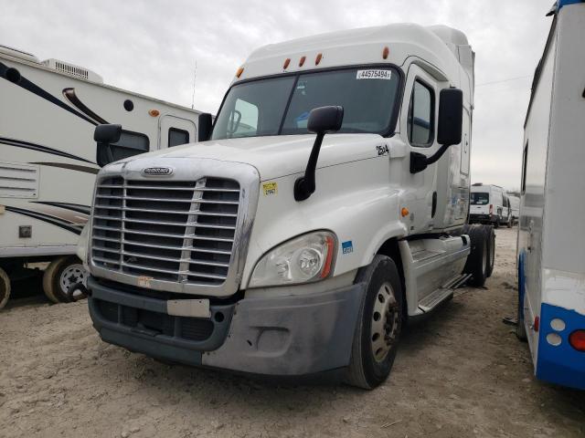 1FUJGLD56GLGY2524 - 2016 FREIGHTLINER CASCADIA 1 WHITE photo 2