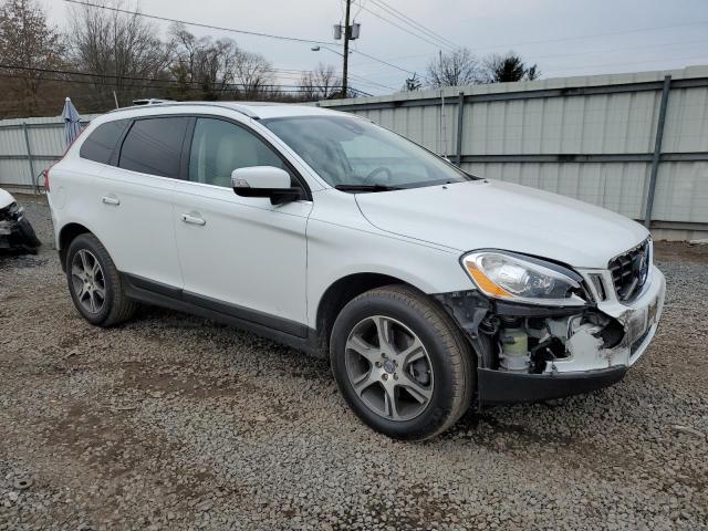 YV4902DZ8D2407714 - 2013 VOLVO XC60 T6 WHITE photo 4