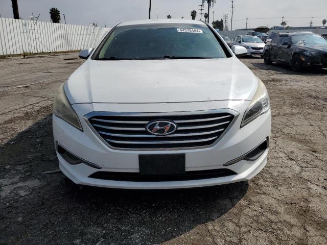 5NPE24AF6GH273242 - 2016 HYUNDAI SONATA SE WHITE photo 5