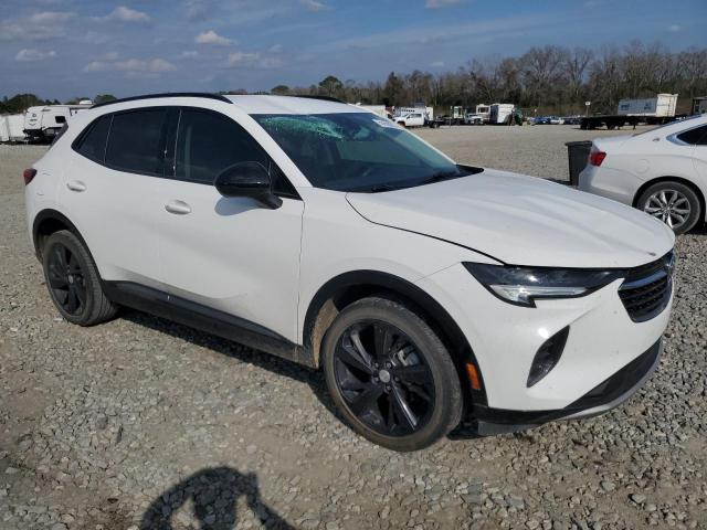 LRBAZLR49MD108244 - 2021 BUICK ENVISION PREFERRED თეთრი ფოტო 4