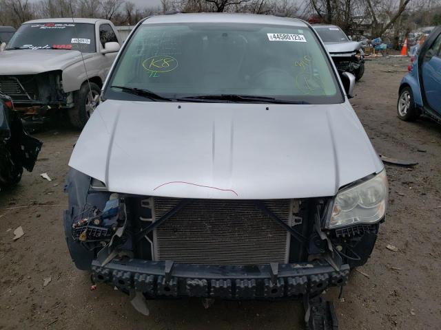 2C4RC1BG0CR387142 - 2012 CHRYSLER TOWN & COU TOURING ვერცხლისფერი ფოტო 5