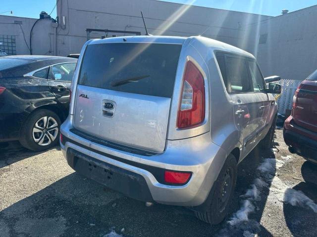 KNDJT2A55C7455178 - 2012 KIA SOUL SILVER photo 4