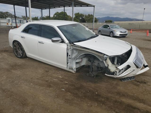 2C3CCAET5DH520309 - 2013 CHRYSLER 300C WHITE photo 4