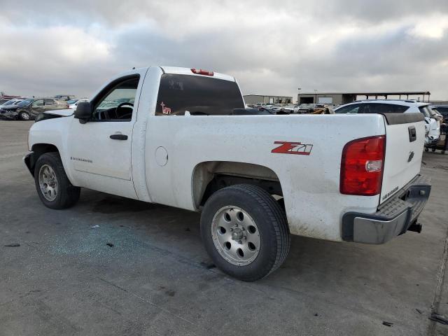 1GCEC14CX7Z570519 - 2007 CHEVROLET SILVERADO C1500 WHITE photo 2